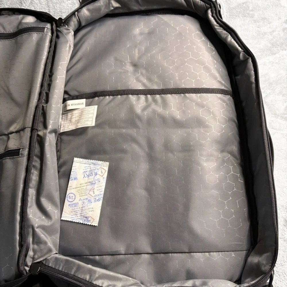 Ogio BRAND NEW Black Backpack Laptop Travel AIR‎ Padded Canvas 